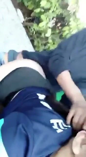 2 em sinh viên đụ nhau giữa sân công viên trường học nó mới đỉnh.