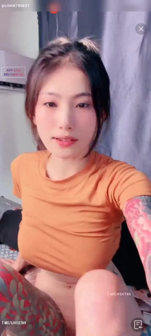 Bảo Trân nữ idol live rất hot với cặp vú khủng với cái lồn múi mít không lông cực đẹp