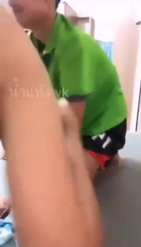 Đút tay vào lồn to của em nó lồn lắm lông rên la kích thích