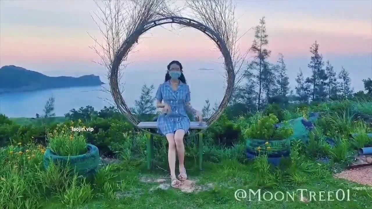 Khoả thân giữa thiên nhiên