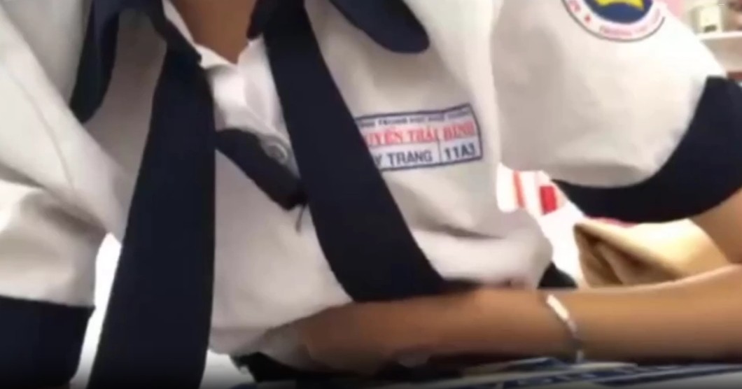 Nện em nữ sinh dáng cao da trắng