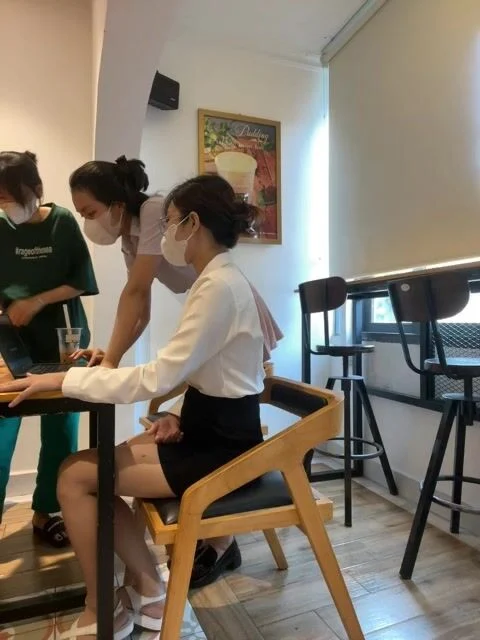 Phần 1: rảnh rỗi 2 em hotgirl lại ra quán nước show hàng căng mọng to tròn