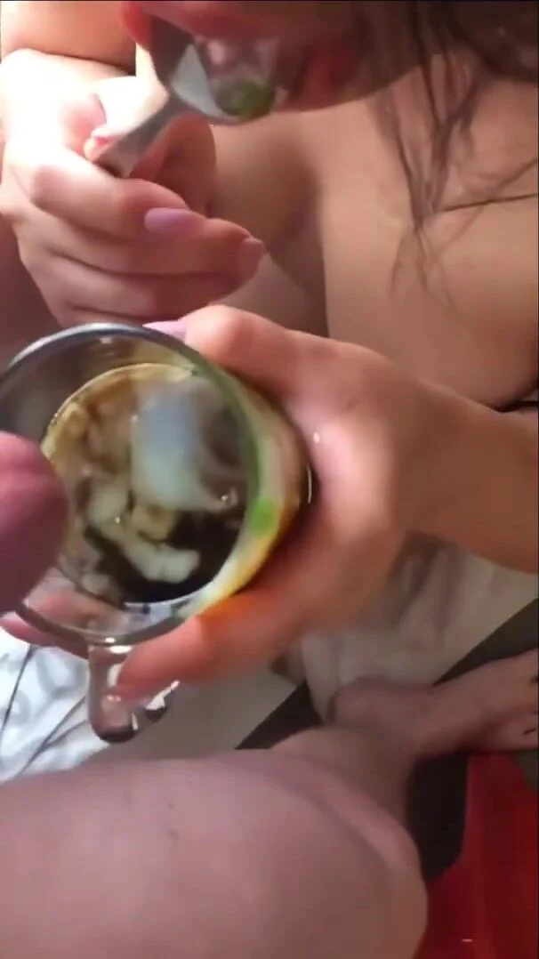"Phim Sex hay Đáng xem 1 lần": Bắn tinh vào cốc cho Chị MB Dâm uống
