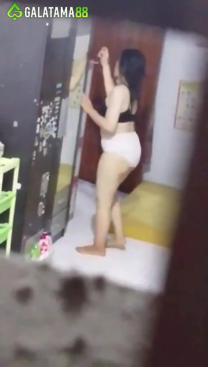 Quay lén hàng xóm đã 2 con mà mông lồn vẫn ngon