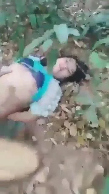 Vào đất hàng xóm đụ nhau bị chủ vườn phát hiện bị đuổi đi khi đang đụ.