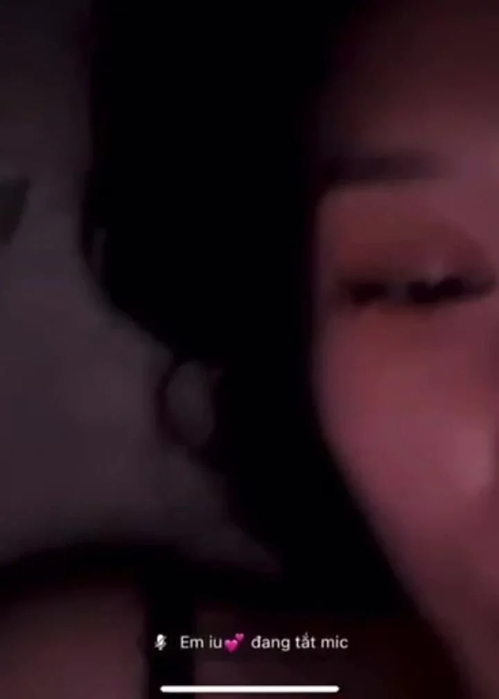 “Xem được thế thôi có người ngủ cùng em nữa” sợ sợ mak nứng khi vạch lồn khoe ny